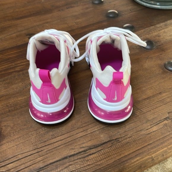 Nike 270 React Airmax tennis shoes. Size 8.5. Hot pink. Like new condition. - Picture 2 of 7